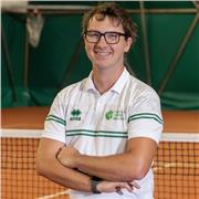 Istruttore di 2 grado FITP impartisce lezioni per far amare questo sport e portare ogni allievo al massimo potenziale